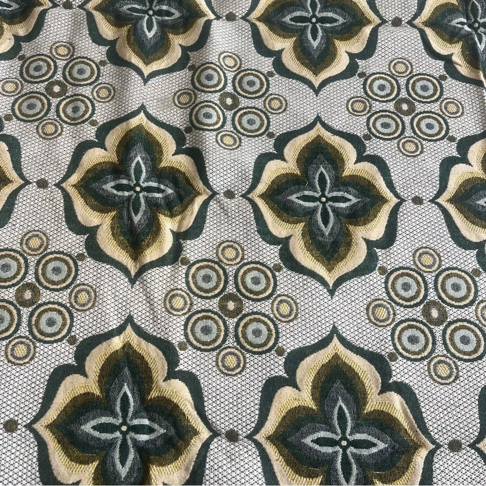 Vintage Jacquard Tapestry Tablecloth / Throw – Medallion Pattern